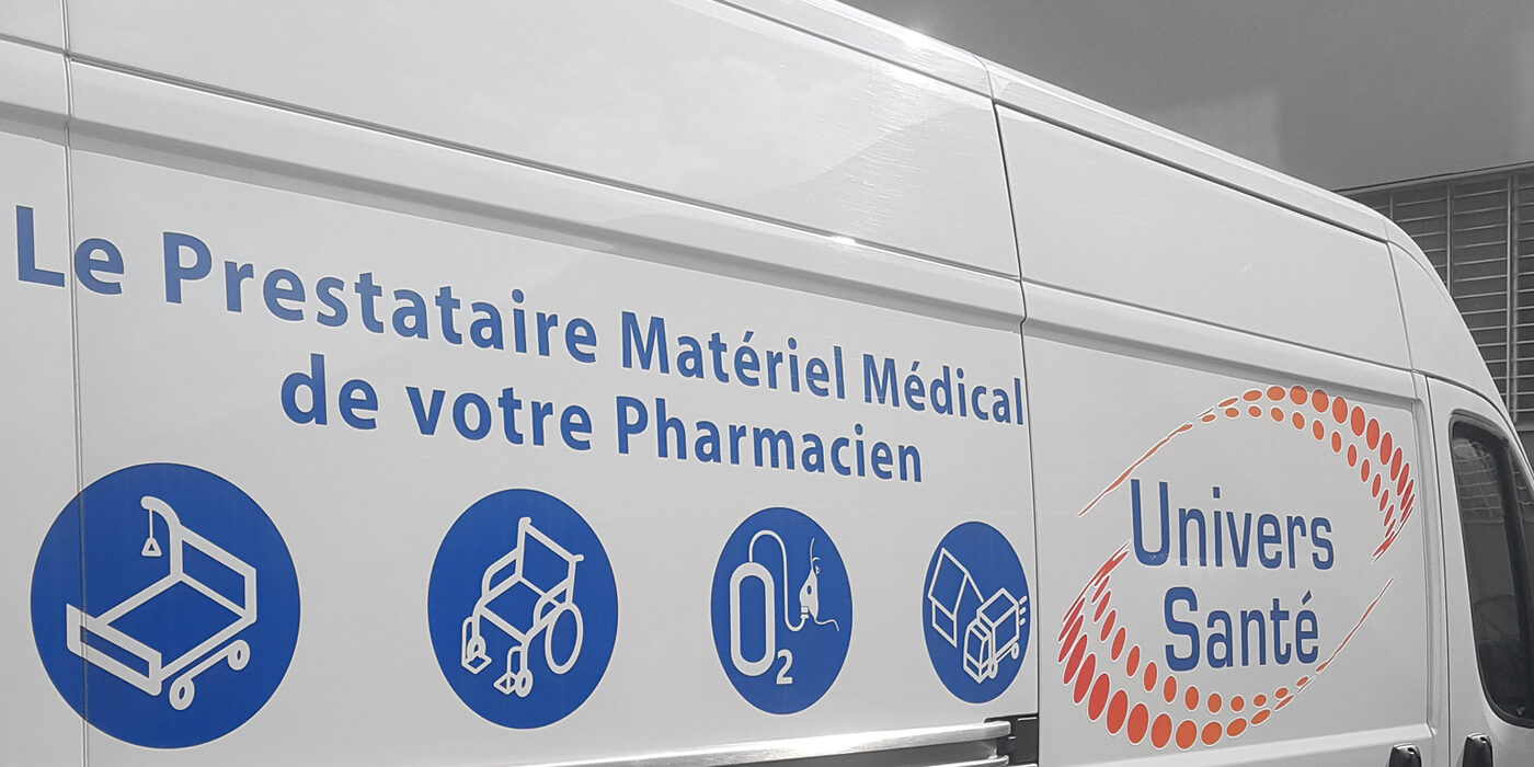 Habillage pour véhicule professionnel, ici un camion de livraisond e matériel médical.